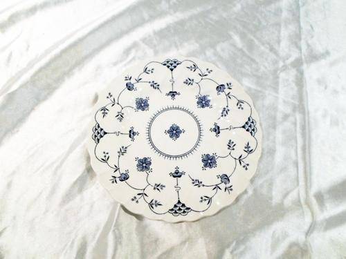 Myott Finlandia porcelain  side  plate - quite nice - Bid now !!